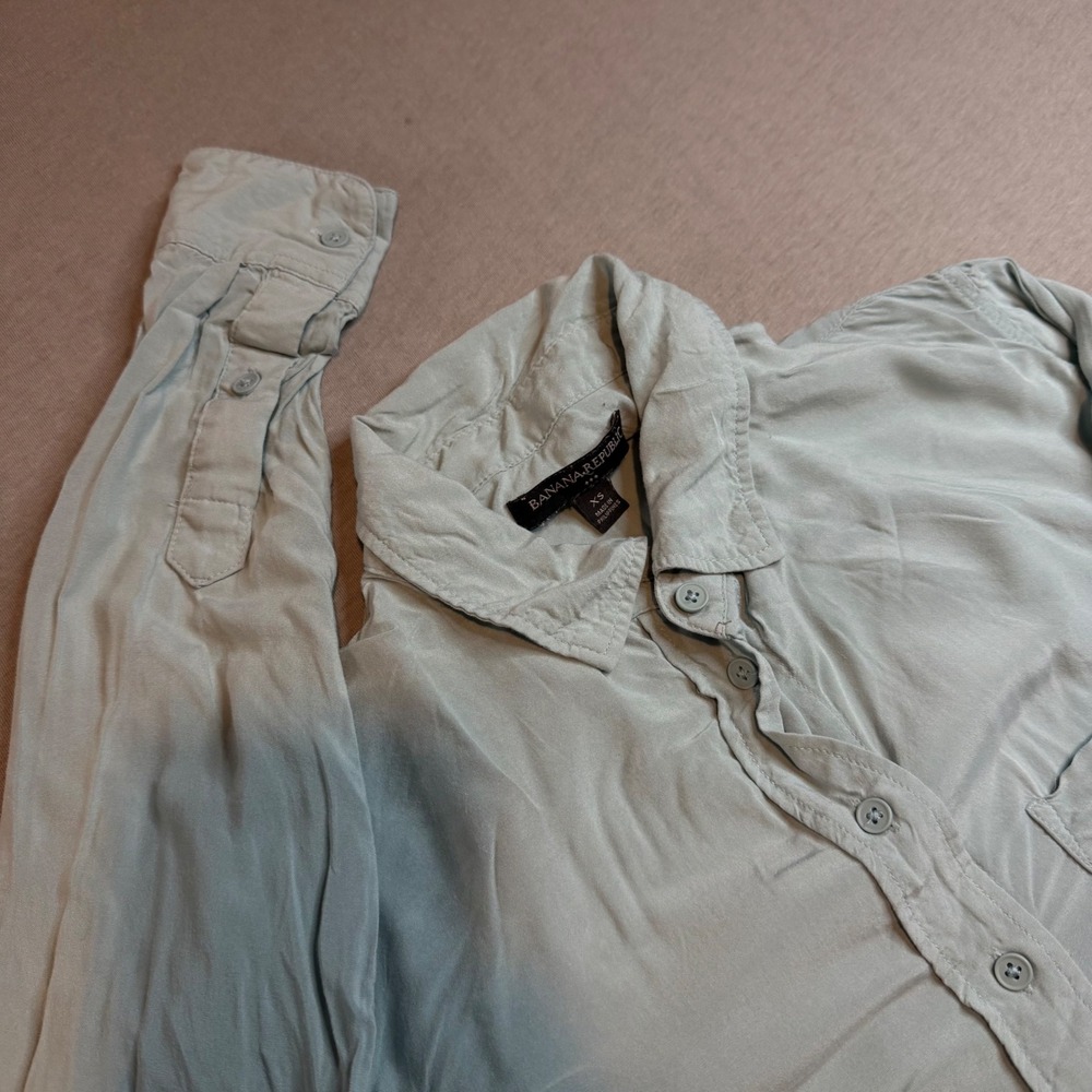 Banana Republic XS Sage Green 100% Rayon Long Sleeve Button Down Shirt soft